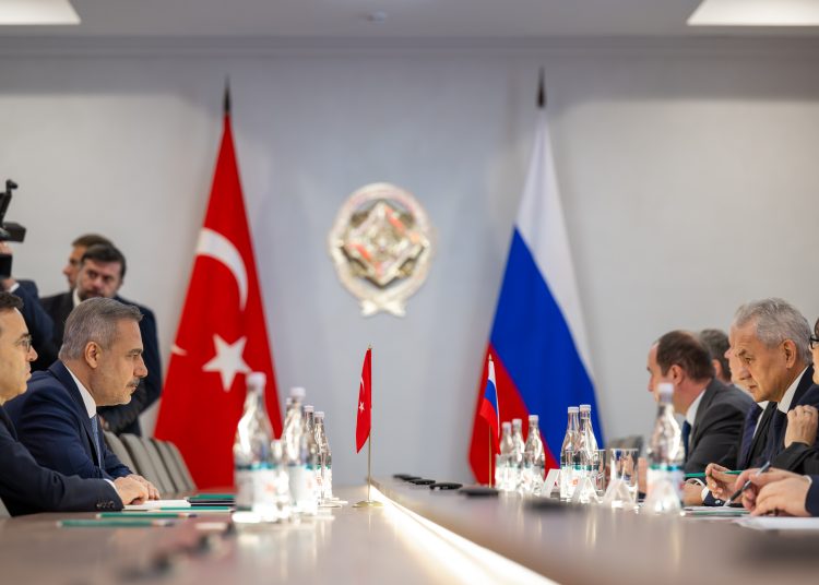 Wezîrê Karên Derva Hakan Fidan di çarçoveya ziyareta Rûsyayê da li Moskovayê bi Sekreterê Konseya Ewlekariya Rûsyayê Sergey Şoygu ra hevdîtin kir. ( Mustafa Hatipoğlu - Anadolu Agency )